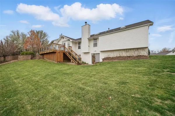 112 Beacon Hill DR, St Charles, MO 63301