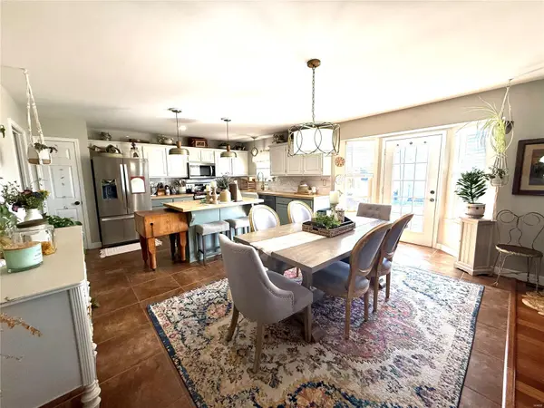 1014 Southway DR, Bowling Green, MO 63334
