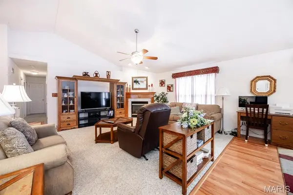 429 E Locust ST, Columbia, IL 62236
