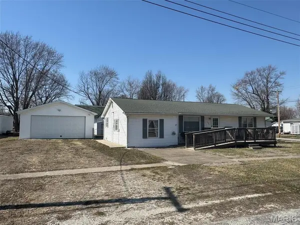 402 S Center ST, Clarence, MO 63437
