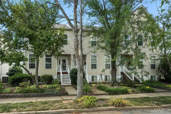 5784 Westminster PL, St Louis, MO 63112
