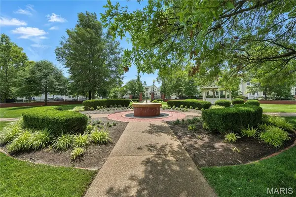 5784 Westminster PL, St Louis, MO 63112