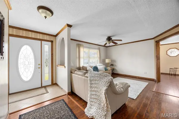 1101 Olde Coventry DR, St Charles, MO 63301