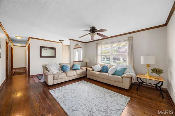 1101 Olde Coventry DR, St Charles, MO 63301