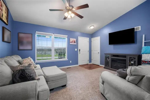 149 Linder LN, Winfield, MO 63389