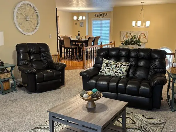 28 Hibiscus LN, Hannibal, MO 63401