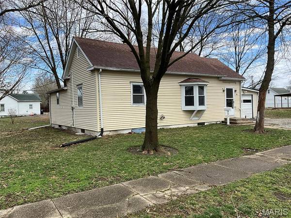 315 W 3rd S, Mount Olive, IL 62069