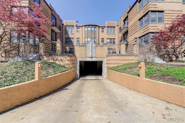 705 Westwood DR #3C, Clayton, MO 63105