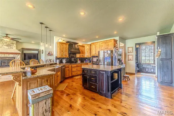 19800 Providence DR, Lebanon, MO 65536