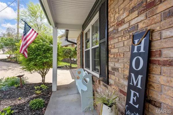 2557 Tricia LN, High Ridge, MO 63049