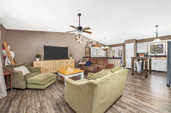 2557 Tricia LN, High Ridge, MO 63049