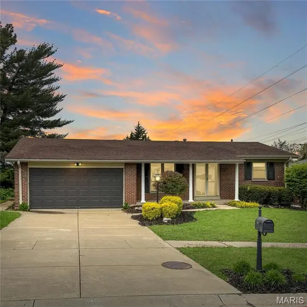 1525 Orchard Lakes DR, St Louis, MO 63146