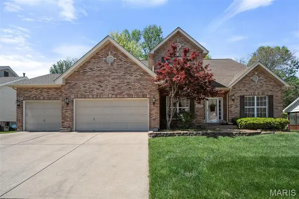 1629 Ivy Chase LN, Fenton, MO 63026