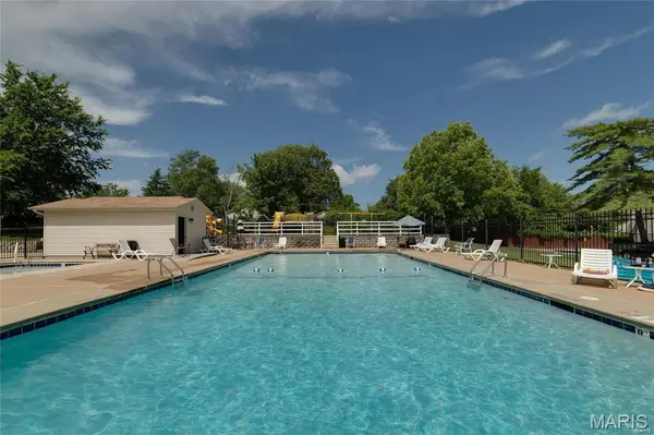 847 Portsdown RD, Ballwin, MO 63011