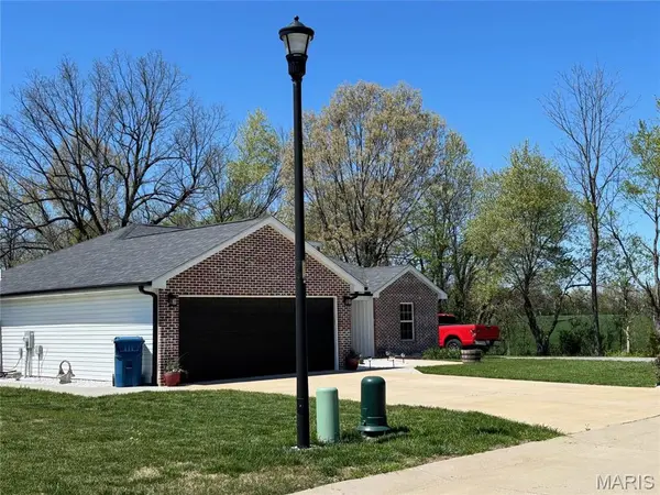 11 Paradise ST, Benton, MO 63736