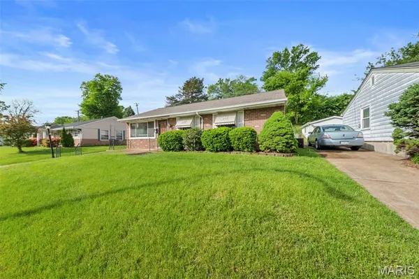 4144 Davis ST, St Louis, MO 63123
