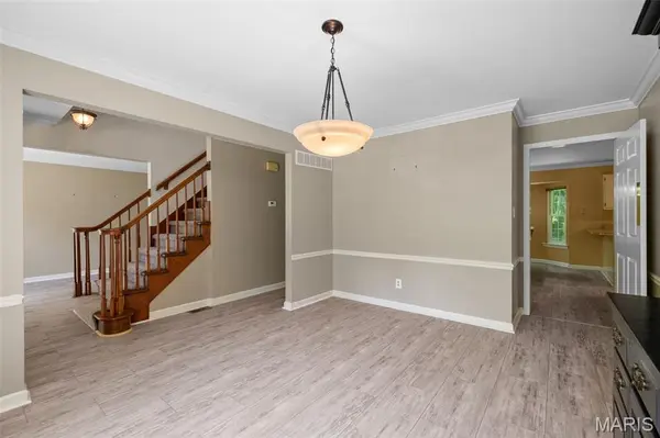 1439 Briarcreek DR, Kirkwood, MO 63122