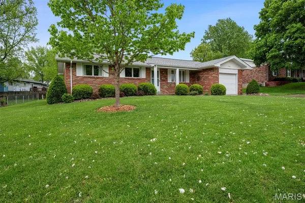 2908 Cypress DR, St Charles, MO 63301