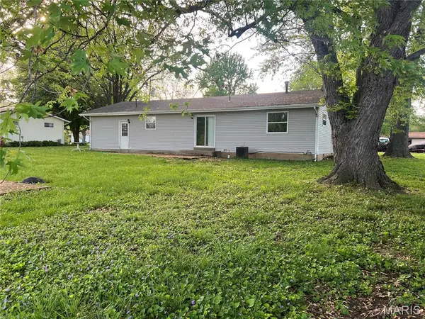 210 Scenic DR, Elsberry, MO 63343