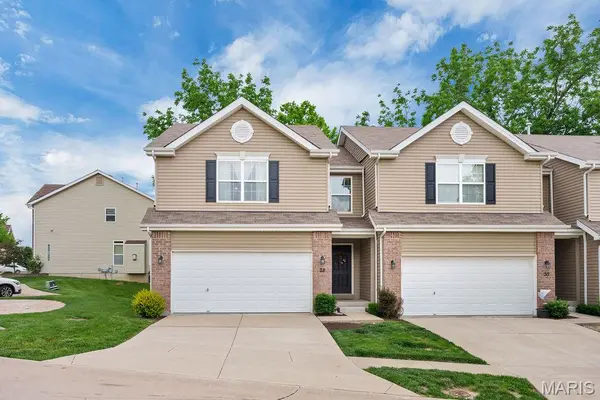 28 Loris LN, St Charles, MO 63303
