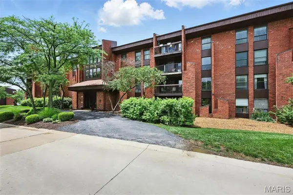 585 Coeur De Royale DR #203, Creve Coeur, MO 63141