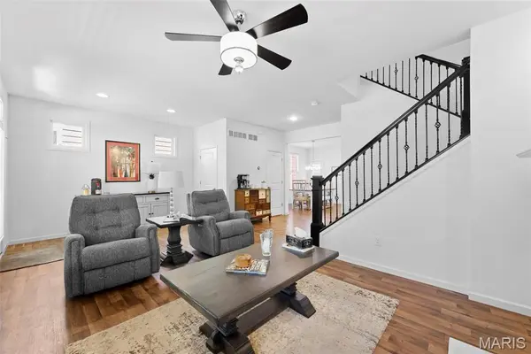 6020 New Town DR, St Charles, MO 63301