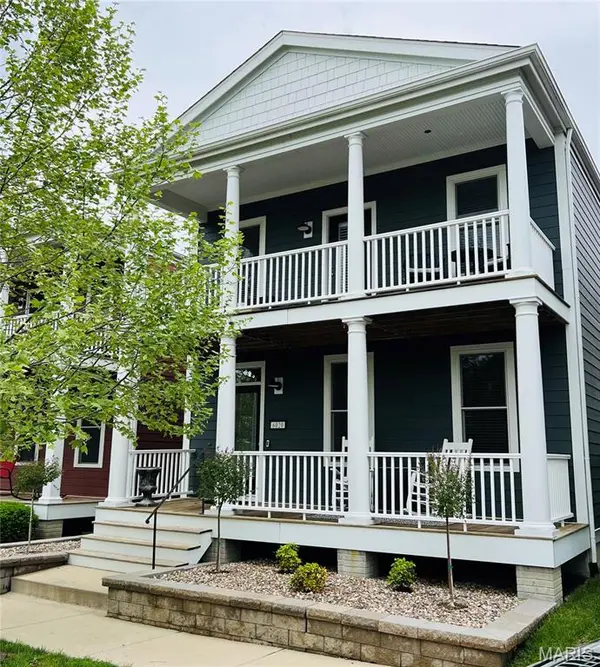 6020 New Town DR, St Charles, MO 63301