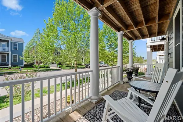 6020 New Town DR, St Charles, MO 63301