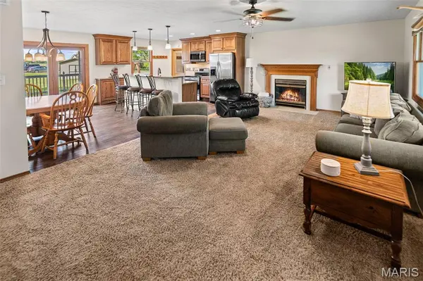 511 E Wilson ST, Beckemeyer, IL 62219