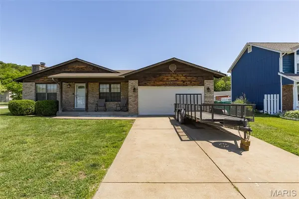 2433 Golden Gate DR, Imperial, MO 63052
