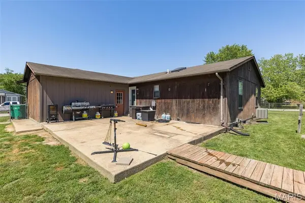 2433 Golden Gate DR, Imperial, MO 63052