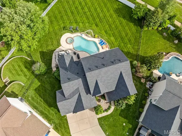 1274 Hawkins Bend CT, Fenton, MO 63026
