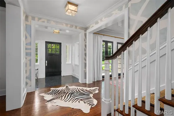 466 S Price RD, Ladue, MO 63124