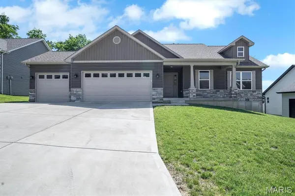 512 Hickory Knoll DR,  Troy,  MO 63379