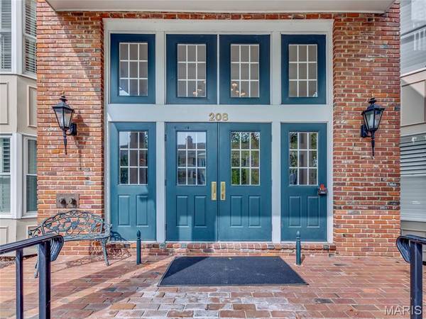 208 Ambridge CT #106, Chesterfield, MO 63017