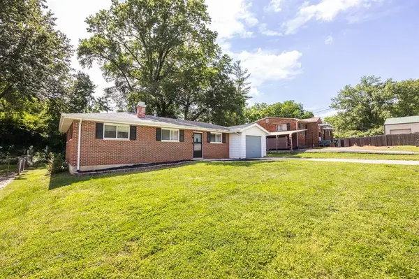 31 Gerri Ann DR, Belleville, IL 62220