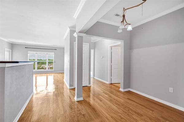 1270 Strassner DR #3404, Brentwood, MO 63144