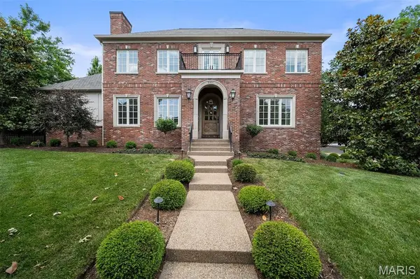 8401 University DR,  Clayton,  MO 63105