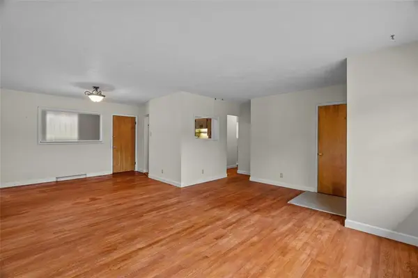 8606 Villa Crest DR, Crestwood, MO 63126