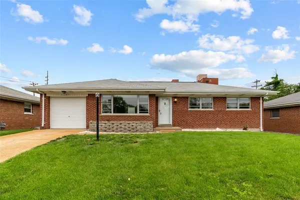 8606 Villa Crest DR, Crestwood, MO 63126
