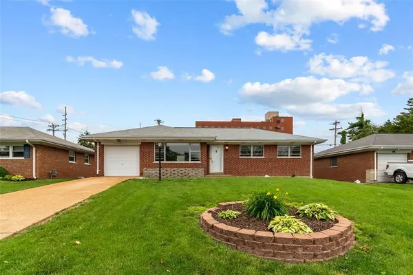 8606 Villa Crest DR, Crestwood, MO 63126