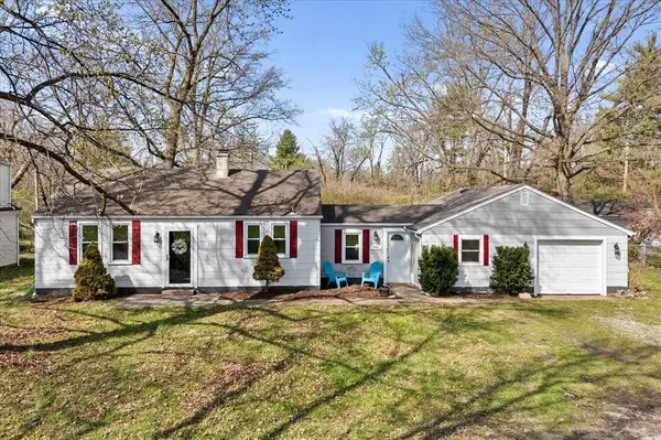 955 Green Mount LN, Belleville, IL 62220