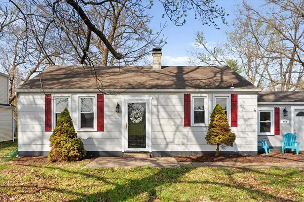 955 Green Mount LN, Belleville, IL 62220