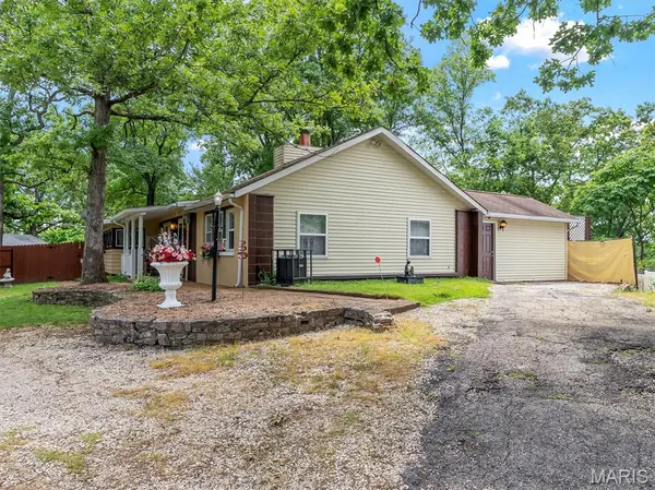 6200 Antire RD, High Ridge, MO 63049