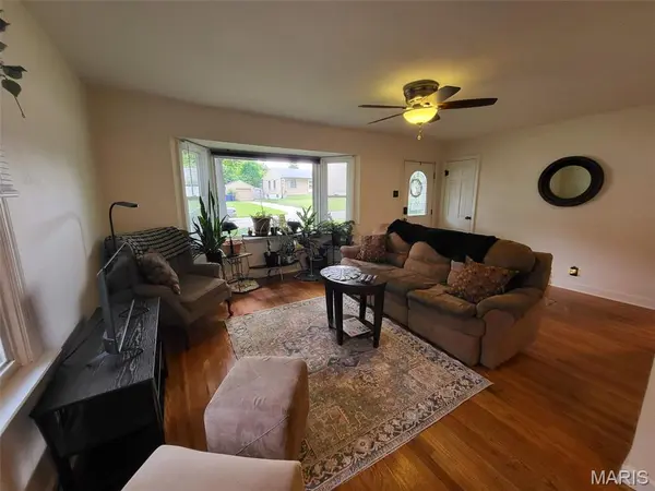 14 Banbury CT, MO 63126