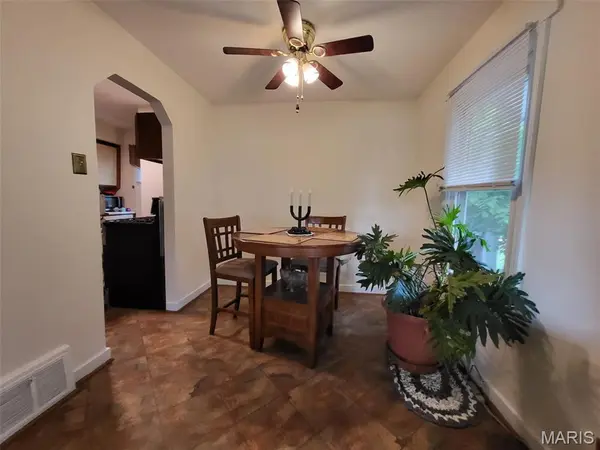 14 Banbury CT, MO 63126