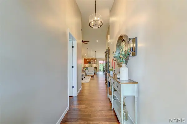 16104 Amber Vista DR, Ballwin, MO 63021