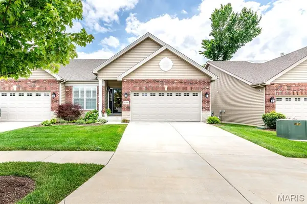 16104 Amber Vista DR, Ballwin, MO 63021