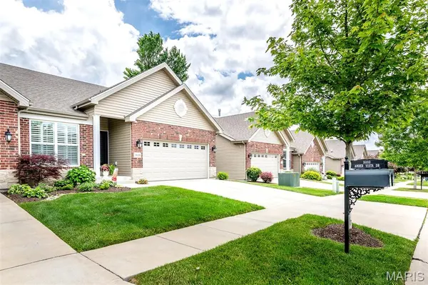 16104 Amber Vista DR, Ballwin, MO 63021
