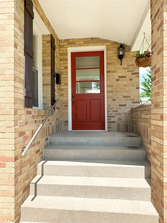 1125 Blendon PL, Richmond Heights, MO 63117